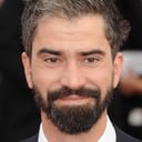 Hamish Linklater Picture