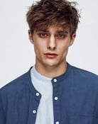 Maxence Danet-Fauvel as Eliott Demaury