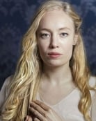 Katharina Heyer as Anne