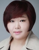 Koh Soo-hee as Young Gul's Employee