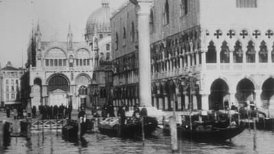 Venise, panorama de la place Saint-Marc pris d'un bateau