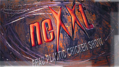 Nexxt - Frau Plastic Chicken Show