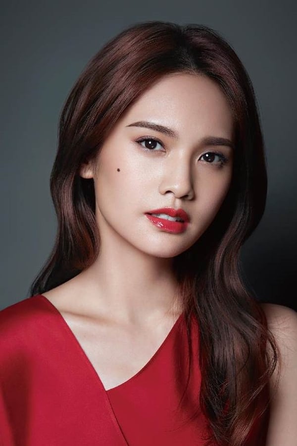 Rainie Yang profile image