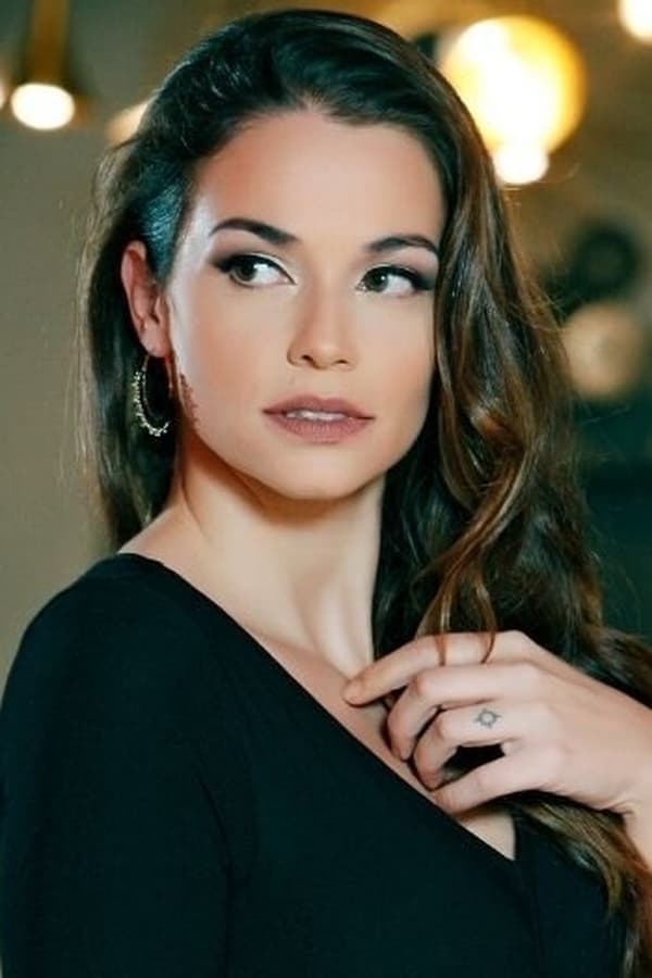 Laura Galvão profile image