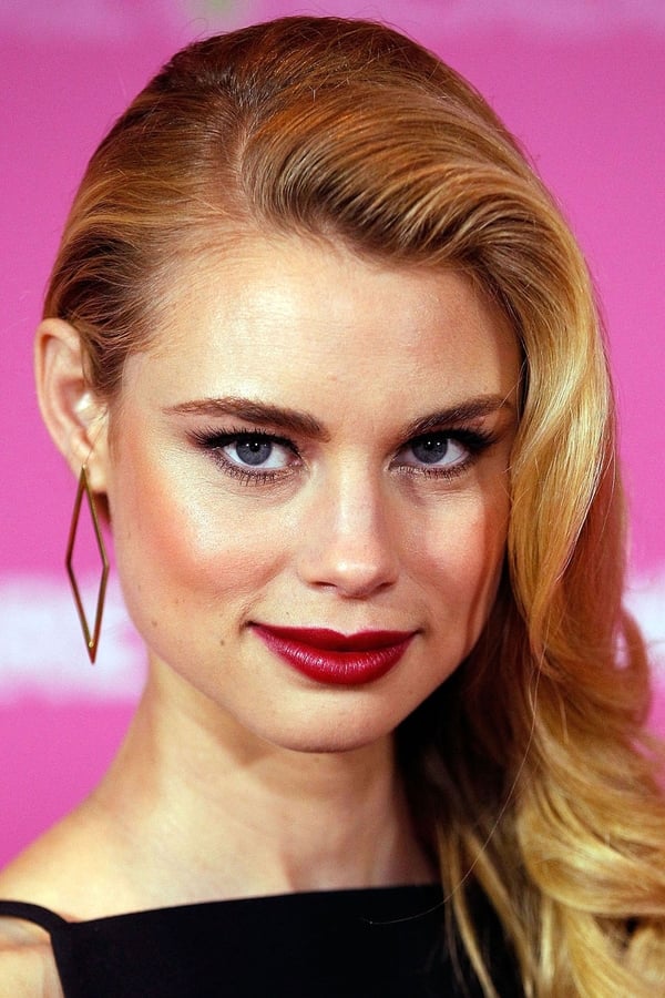 Lucy Fry profile image