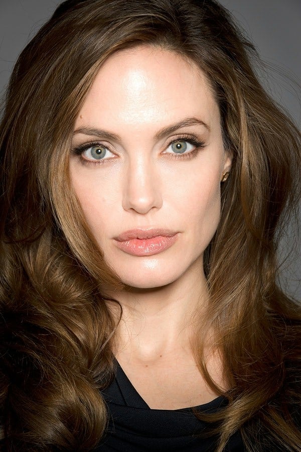 Angelina Jolie profile image