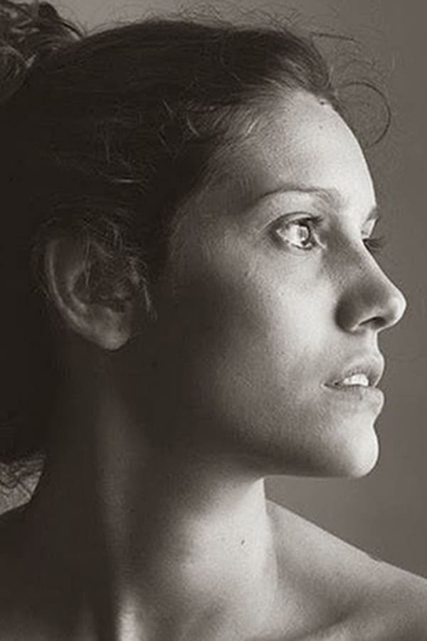 Flora Bulcão profile image