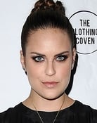 Tallulah Willis as Guest Co-Host and Guest Co-host
